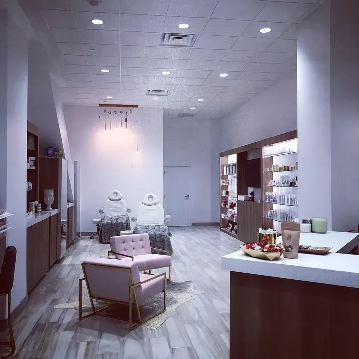 https://cdn.salonspotlight.com/photos/r4Sorrv6ZUCeYZ8PQk4t/8bd11d93-d412-4205-810a-edd108109222_720x720