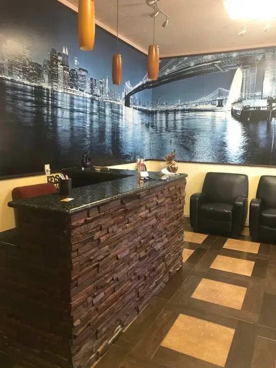 https://cdn.salonspotlight.com/photos/r5KMGzBcJt7ZoVfqBtzv/073ef046-7073-48e4-8ee9-31e0e644f4d7_720x720