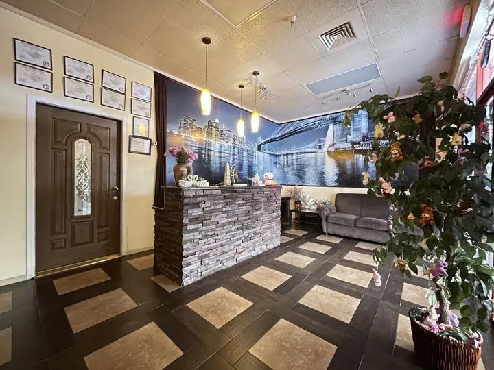 https://cdn.salonspotlight.com/photos/r5KMGzBcJt7ZoVfqBtzv/241788af-8854-45af-963a-df032b1a5f4f_720x720