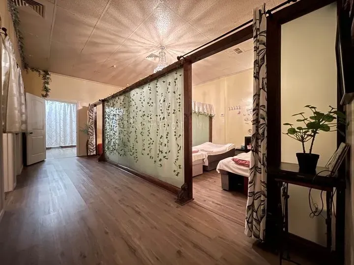 https://cdn.salonspotlight.com/photos/r5KMGzBcJt7ZoVfqBtzv/7f34161a-2929-423f-9aa0-3c1b301a1798_720x720