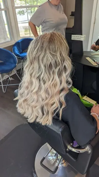 https://cdn.salonspotlight.com/photos/r9R9lrFFa5gYsGZmAwRO/375ea46a-821f-475f-a66d-e8b1b8cdeed8_720x720