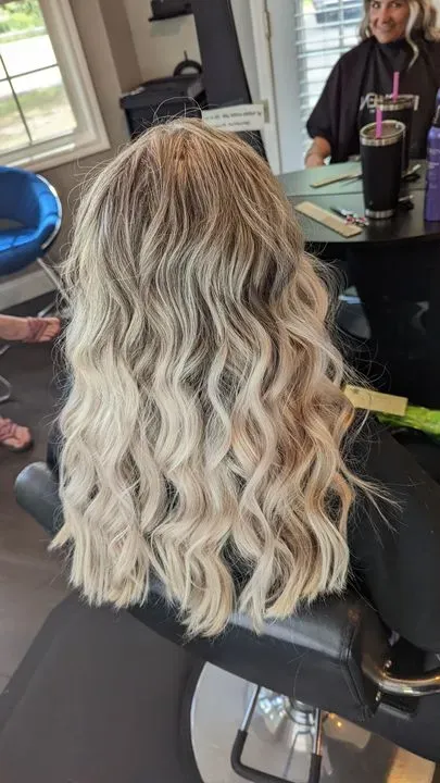 https://cdn.salonspotlight.com/photos/r9R9lrFFa5gYsGZmAwRO/c0d6ed51-fdd5-4d6d-98fc-c77cef6b87d0_720x720