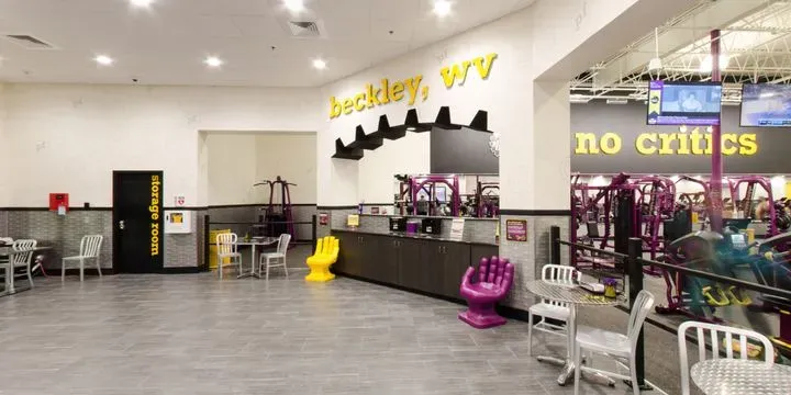 https://cdn.salonspotlight.com/photos/r9eH1zPdOErItCxtb4Xu/e305904a-df08-4213-b51e-2587078a34c6_720x720