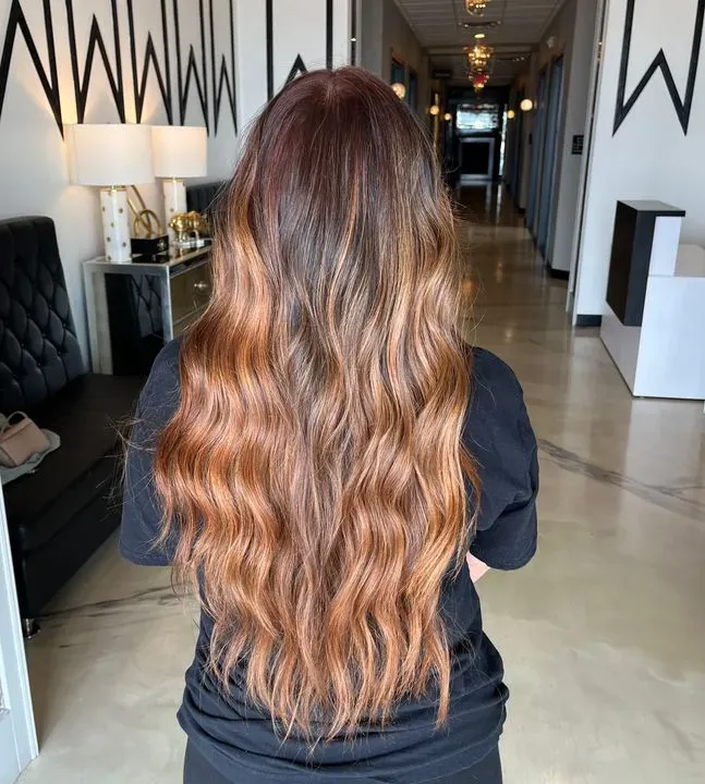 https://cdn.salonspotlight.com/photos/rAMOO0uk0rBpOQC2nIrR/b2fed129-7144-499c-a51e-403f9e4f2442_720x720