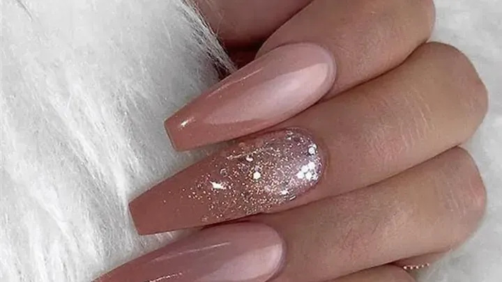 https://cdn.salonspotlight.com/photos/rAj86lbYErYPv7yUlwxN/2ffff12f-cacc-4202-9b36-1d5792d0e3bf_720x720