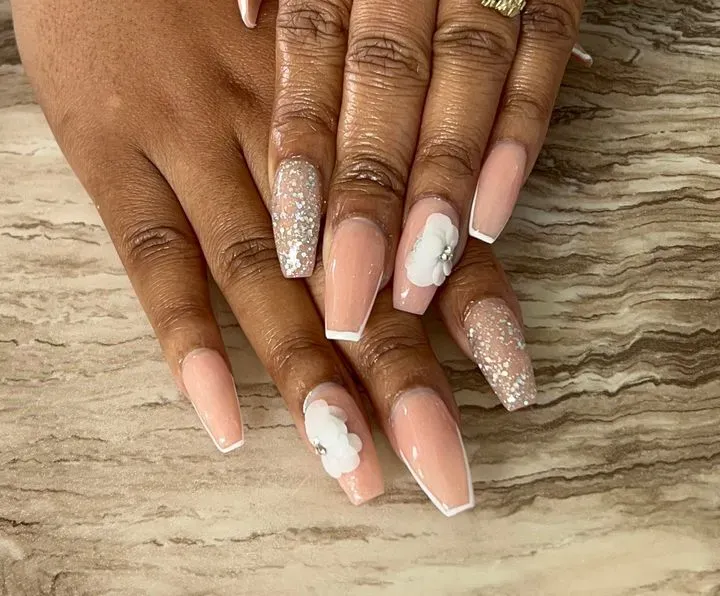 https://cdn.salonspotlight.com/photos/rAj86lbYErYPv7yUlwxN/c3412e86-6e4c-4194-ad64-2e700a076591_720x720