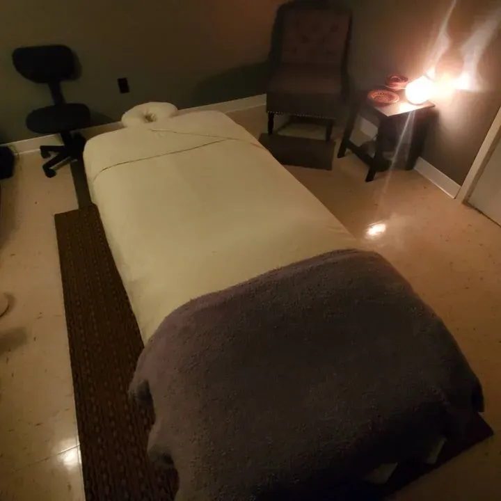 https://cdn.salonspotlight.com/photos/rBHx3ftwPOqFXXnxczXZ/80c028db-e54a-480f-bbb0-cde94d05c53b_720x720