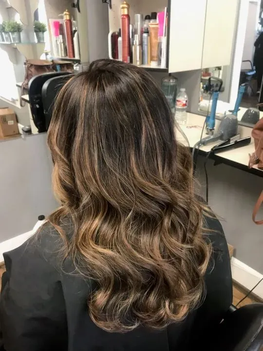 https://cdn.salonspotlight.com/photos/rBRXoCidt2HNVXyGc0eP/3d25c088-6d15-4a38-bd44-80f425fb3f78_720x720