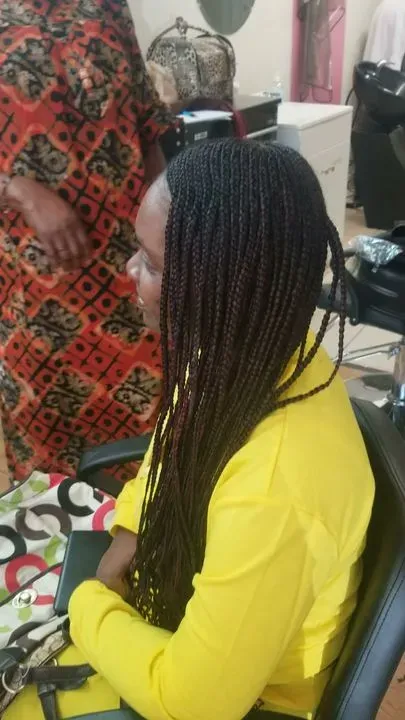 https://cdn.salonspotlight.com/photos/rBZX9UdwZ0NfyiWKBt7J/b4811510-7300-46f1-8034-0466dab70d47_720x720