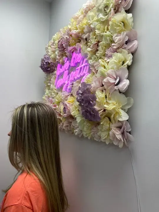 https://cdn.salonspotlight.com/photos/rBsGv500CZat55ATHsnG/a52816ba-5f88-47c0-9955-ae68e4bae775_720x720