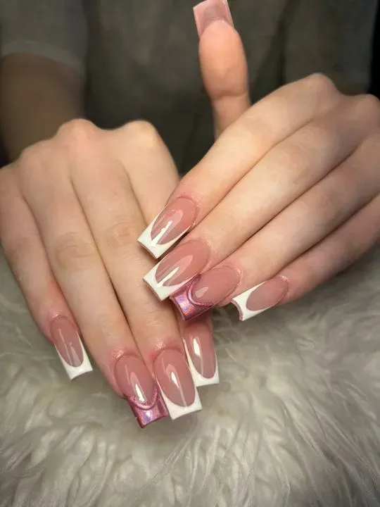 https://cdn.salonspotlight.com/photos/rBsGv500CZat55ATHsnG/f234b158-aa39-4cb0-b179-bd24f6b622bc_720x720
