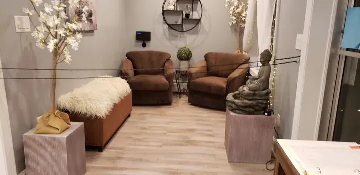 https://cdn.salonspotlight.com/photos/rDKBXYN4Smf85pqK3hv1/2d3a4bb8-ba9c-43db-9689-59fc9e7aba6a_720x720