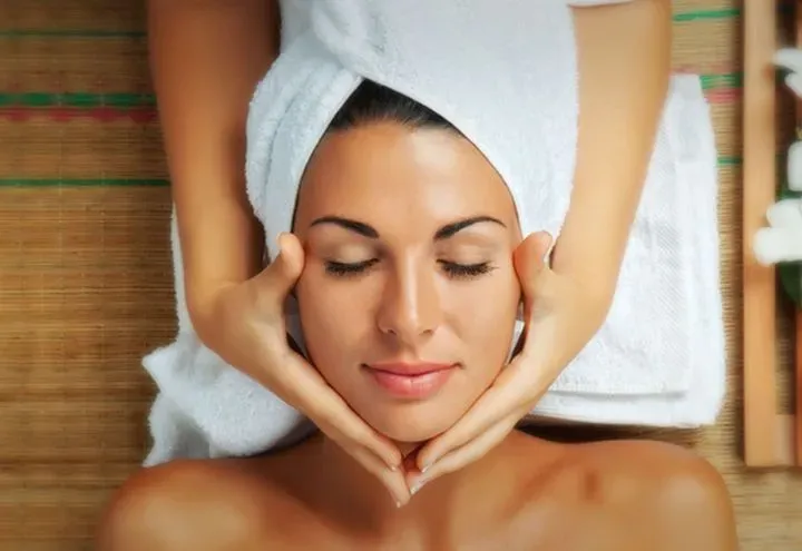 https://cdn.salonspotlight.com/photos/rE0uUQch33Kp5vziZJ5u/7d2b427b-701d-4c39-8f9a-284c2f1d397c_720x720
