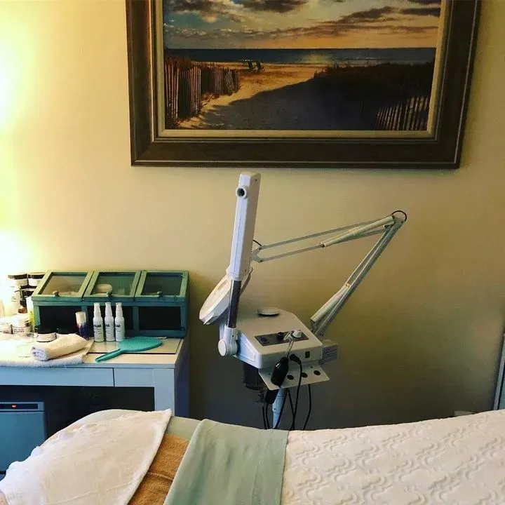 https://cdn.salonspotlight.com/photos/rE0uUQch33Kp5vziZJ5u/a202d830-b40a-4453-b7dd-079d6c91577f_720x720