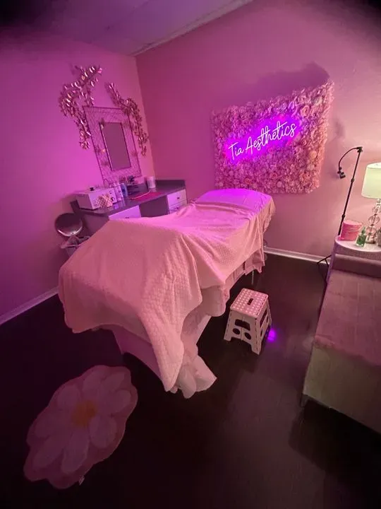 https://cdn.salonspotlight.com/photos/rIkQTD4IkrGO1haiyeCe/0b9e1aa7-2586-4fb0-aa30-fe90ef1f4a8f_720x720