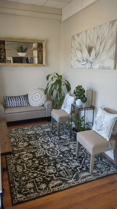 https://cdn.salonspotlight.com/photos/rKGqpUFIU5MlYZp07wgA/d689d952-86a9-472c-afd9-feeb92926f01_720x720