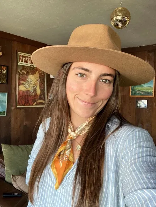 https://cdn.salonspotlight.com/photos/rL0brnKuOnYpRwwF4s7i/2e861097-ba2f-41c5-91fc-26427c17af67_720x720