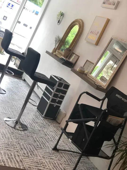 https://cdn.salonspotlight.com/photos/rLhV5JkvQrOYaPxKi8wS/b3af9c8c-6a93-4b3e-8dfd-dfbb259df549_720x720