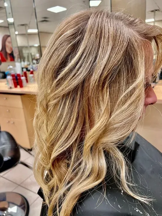 https://cdn.salonspotlight.com/photos/rMT07kKOYRhhvOCL7Dya/99c7ae9d-da18-4a9c-a371-f32f419fe043_720x720