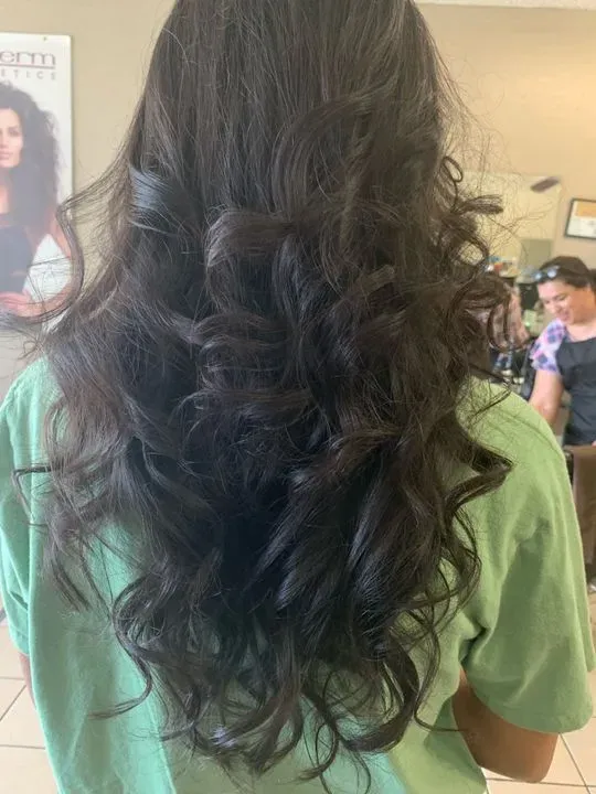 https://cdn.salonspotlight.com/photos/rMoIZYY6p0XxbTw8FaNK/5792a78d-ce95-41c4-9cda-923fb3117c10_720x720