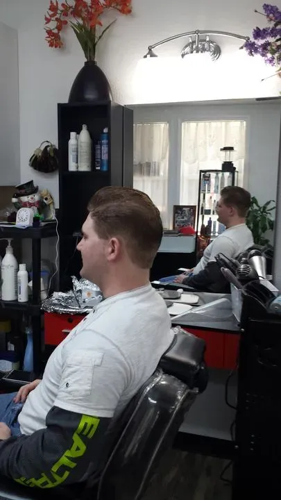 https://cdn.salonspotlight.com/photos/rO5CYN8s7oj6YZoRMYNs/3b11a82b-802c-4096-8931-bfda57250f2b_720x720