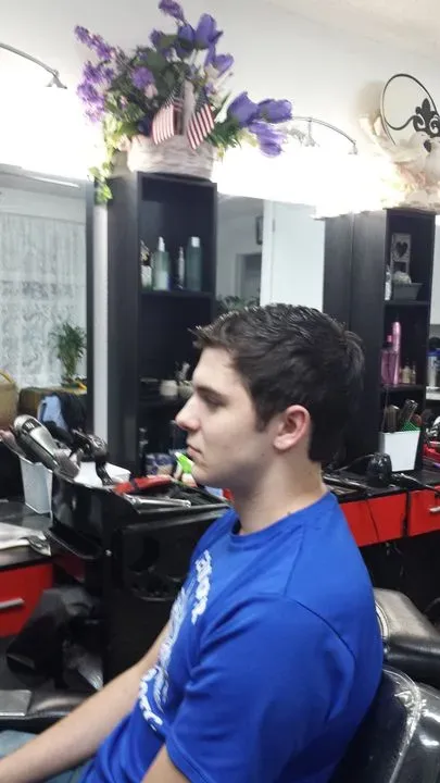 https://cdn.salonspotlight.com/photos/rO5CYN8s7oj6YZoRMYNs/8fc7c08c-1529-427a-9ad3-fff0b1042475_720x720