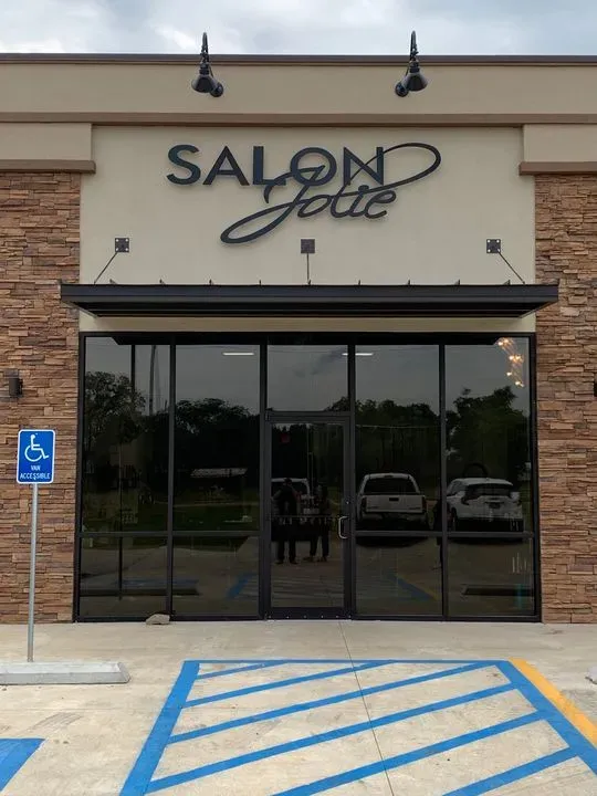 https://cdn.salonspotlight.com/photos/rOE0D6X9QsGMvi5zC7Zg/6fd34580-2dd4-4018-80e9-b4c5beb96c27_720x720