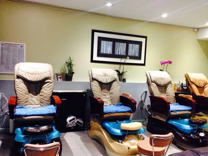 https://cdn.salonspotlight.com/photos/rOzMxSVAnoeD5dMMcNgn/1d8335f2-1c6a-4d05-8d21-3792a8a0ddf6_720x720