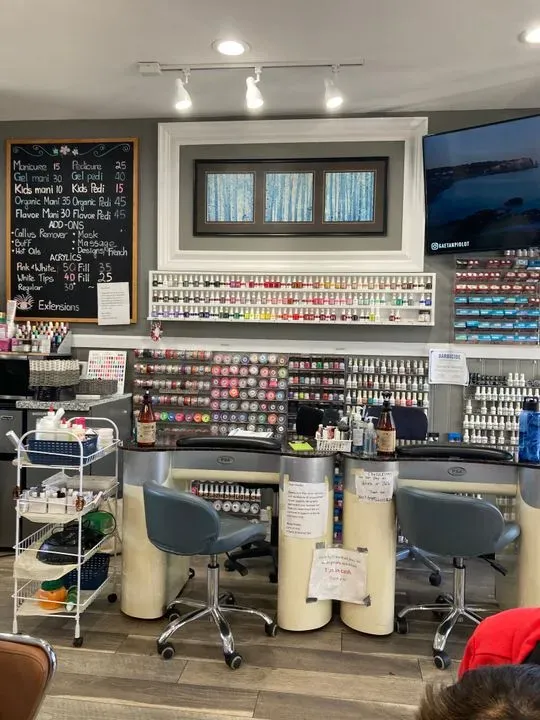 https://cdn.salonspotlight.com/photos/rOzMxSVAnoeD5dMMcNgn/f05db488-be30-4947-9543-81e2d195721d_720x720