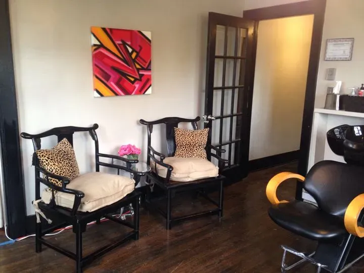 https://cdn.salonspotlight.com/photos/rP23FxKRRVIfasmy0KNJ/29790316-b473-4f14-945e-2b85440fb035_720x720