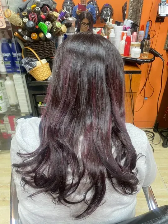 https://cdn.salonspotlight.com/photos/rQHLDZSgy1ZwFRfOQGbZ/4c921fe8-6761-46b7-9c8b-2416baf15576_720x720