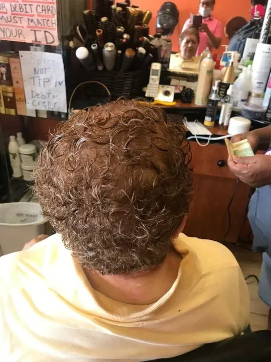 https://cdn.salonspotlight.com/photos/rQHLDZSgy1ZwFRfOQGbZ/9cf95fd0-904e-49c0-af7e-15aea07a8d90_720x720