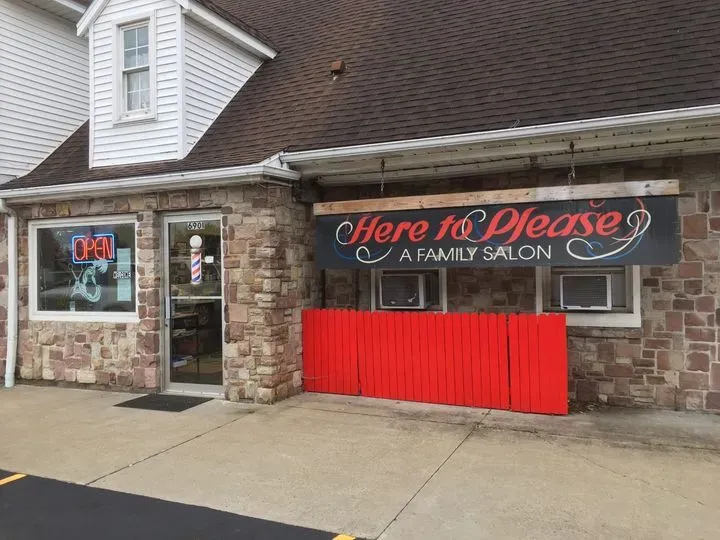 https://cdn.salonspotlight.com/photos/rQsIraK50iUgstl4qQwK/3a373068-298c-419f-b921-74590693e745_720x720