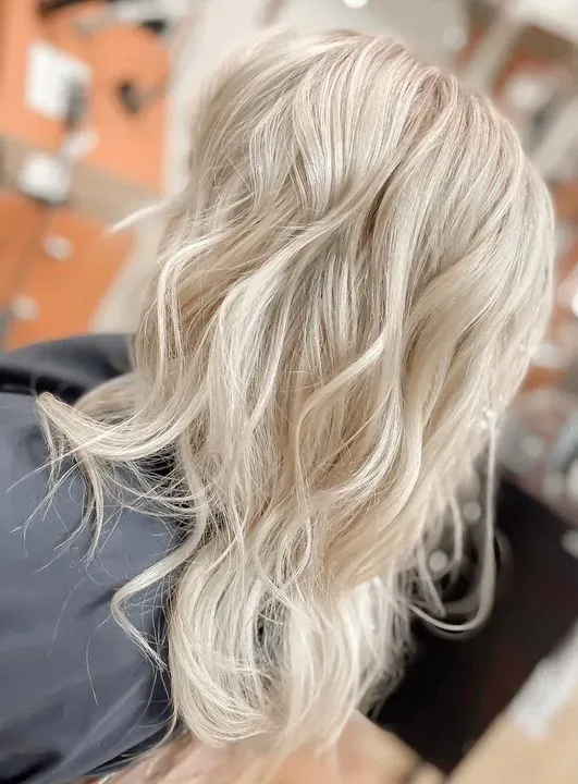 https://cdn.salonspotlight.com/photos/rRae81f3r5qgLRYKxRRb/938ca75a-0912-4c6f-8435-52d6db125493_720x720