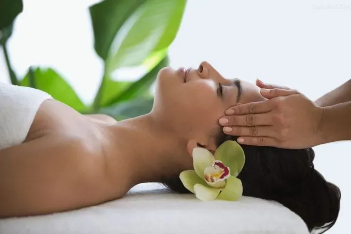 https://cdn.salonspotlight.com/photos/rT7pvxNL4pLLwgDTePQZ/0b4ba0b3-ace1-41b2-800a-a5135551290d_720x720