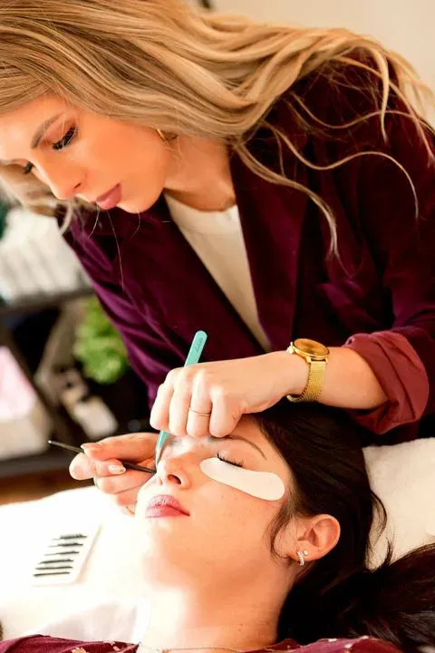 https://cdn.salonspotlight.com/photos/rT7pvxNL4pLLwgDTePQZ/64f70ca0-a0c0-416c-bc9b-73e994c58ffb_720x720