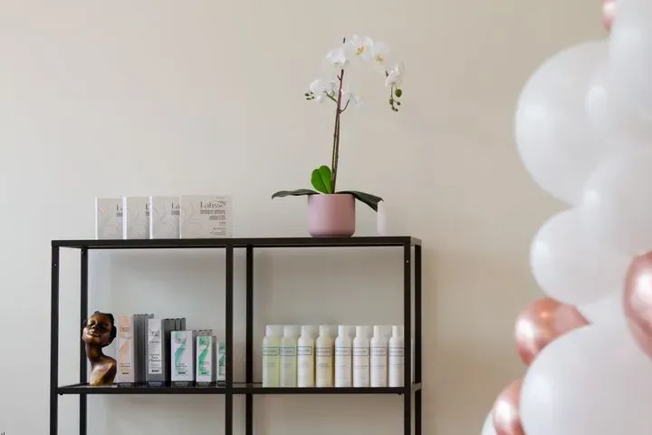 https://cdn.salonspotlight.com/photos/rT7pvxNL4pLLwgDTePQZ/cd47270c-fb7f-4a04-b31c-968b59eb57e0_720x720