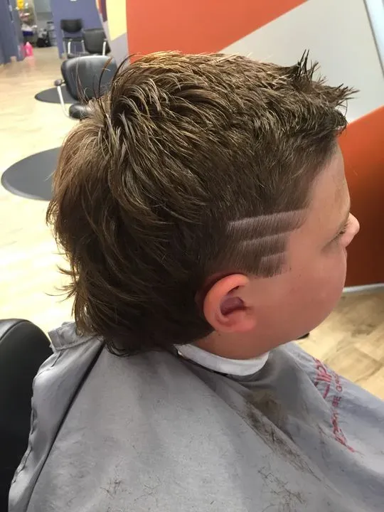 https://cdn.salonspotlight.com/photos/rU2EBbzecoPht2pfPtD7/c2415643-0beb-4db2-87bd-1638951d8c0c_720x720