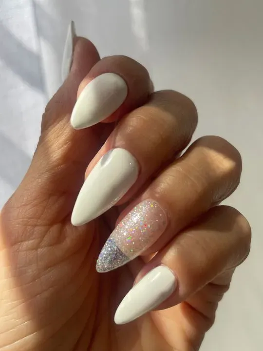 https://cdn.salonspotlight.com/photos/rVbPUYvvyIVIJEgXyJhd/074e1f3f-8ade-46af-9e8d-04d7d90069c4_720x720