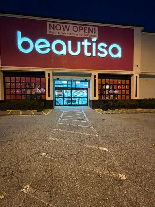 https://cdn.salonspotlight.com/photos/rWhFY2N1cOhMW4bAqkJD/29277bac-c8df-43cd-87e2-2d4cd7af6448_720x720