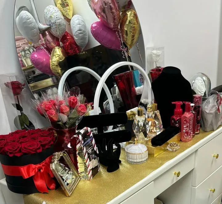 https://cdn.salonspotlight.com/photos/rWhFY2N1cOhMW4bAqkJD/9b03f536-1668-4e0a-a961-eb809ee09c09_720x720