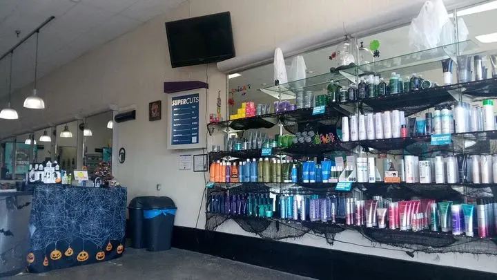 https://cdn.salonspotlight.com/photos/rYmI6NfVUxIXocdTvmeo/f07444da-2d64-4ab6-a04f-ddbc8e6dea78_720x720