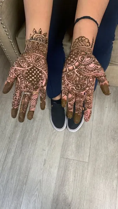 https://cdn.salonspotlight.com/photos/rYyn0Iv74CYn24HnYJec/07136866-5bd5-4979-b341-6c53a2e9a664_720x720