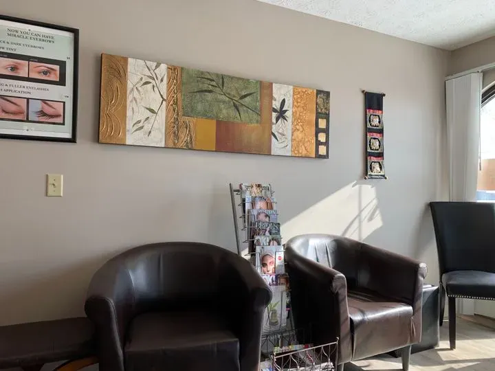 https://cdn.salonspotlight.com/photos/rYyn0Iv74CYn24HnYJec/0bcea3b5-489a-461d-ba37-a3f80dfe469d_720x720