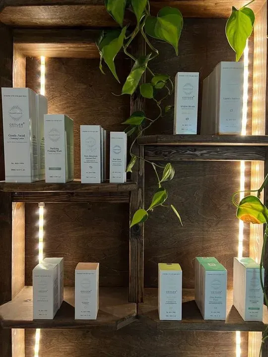 https://cdn.salonspotlight.com/photos/raL1Go66UwWvn4S90bUF/3ff6f55d-e4e4-4898-9f32-5b55d21017d3_720x720