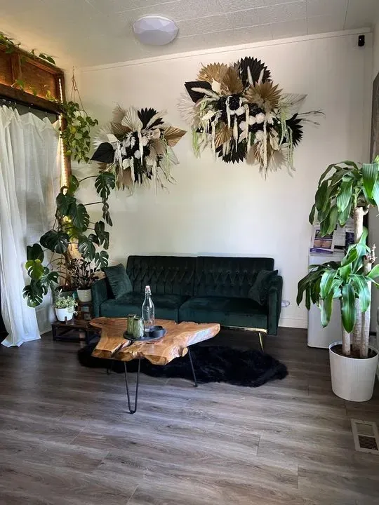 https://cdn.salonspotlight.com/photos/raL1Go66UwWvn4S90bUF/5d806da1-5a20-4af0-b9c3-3e1d53fafaca_720x720