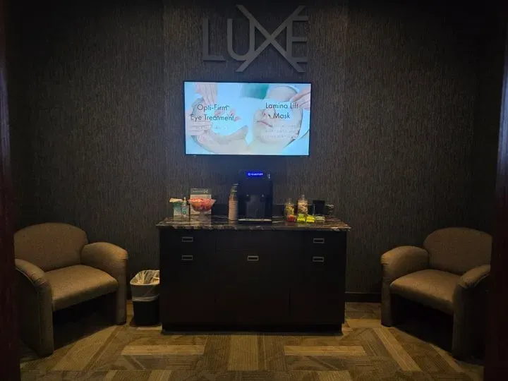 https://cdn.salonspotlight.com/photos/rajbsiZsSSUtoGXmUD4u/06959eb0-375f-47ad-8ed3-27fce91aca5a_720x720