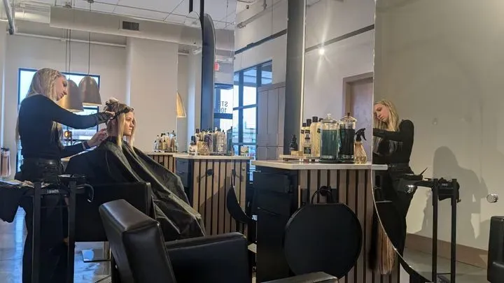https://cdn.salonspotlight.com/photos/rawipGuK0tDdO0XF7t0Z/4315f775-39d8-4a19-8919-86e57cc650f1_720x720