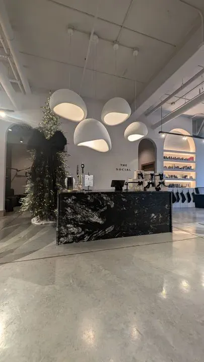 https://cdn.salonspotlight.com/photos/rawipGuK0tDdO0XF7t0Z/9c22630f-d136-4b22-a454-78607a97649c_720x720