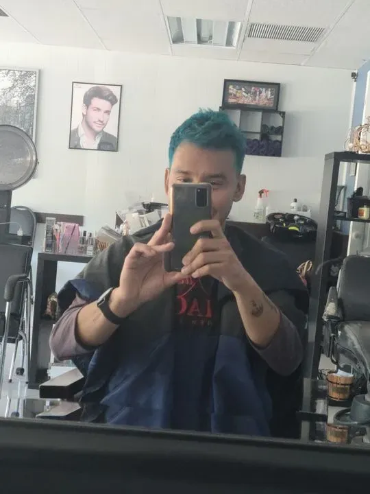 https://cdn.salonspotlight.com/photos/rbSboM9ZMQBDG70gimLA/55da7773-1db1-4400-b468-046a21c656ec_720x720